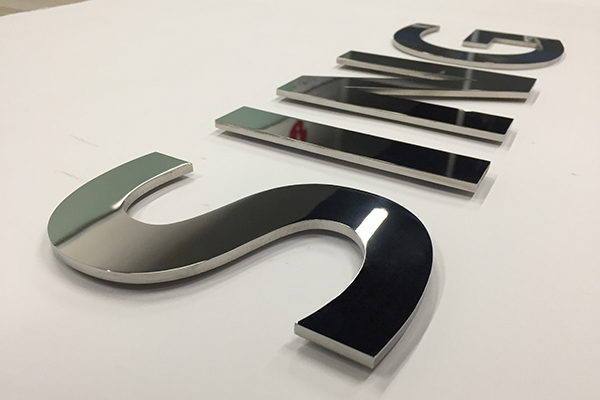 不銹鋼鍍鈦?zhàn)? alt=