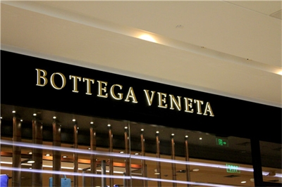 路上的標(biāo)識牌有什么作用。